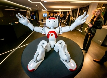 Un robot conférencier pour booster une conférence virtuelle