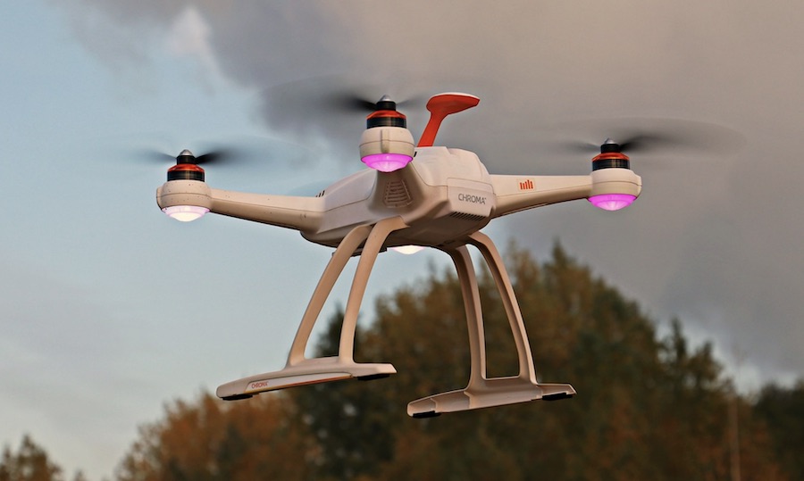Drone professionnel en activité, de la prise d'images au show